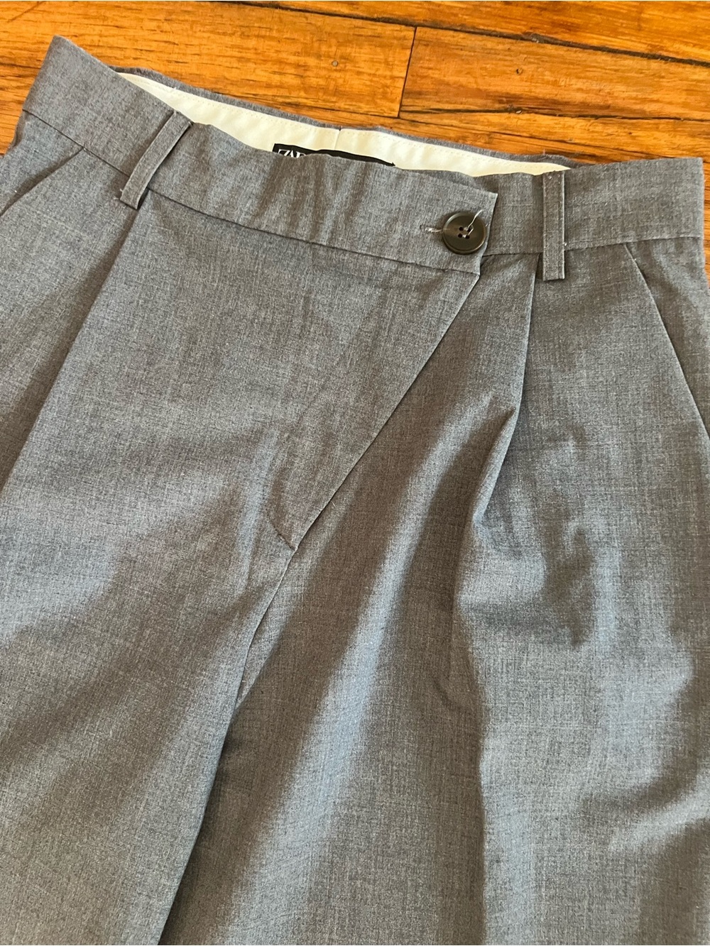 Zara Men's Wide-Leg Pleated Dress Pants — Gray